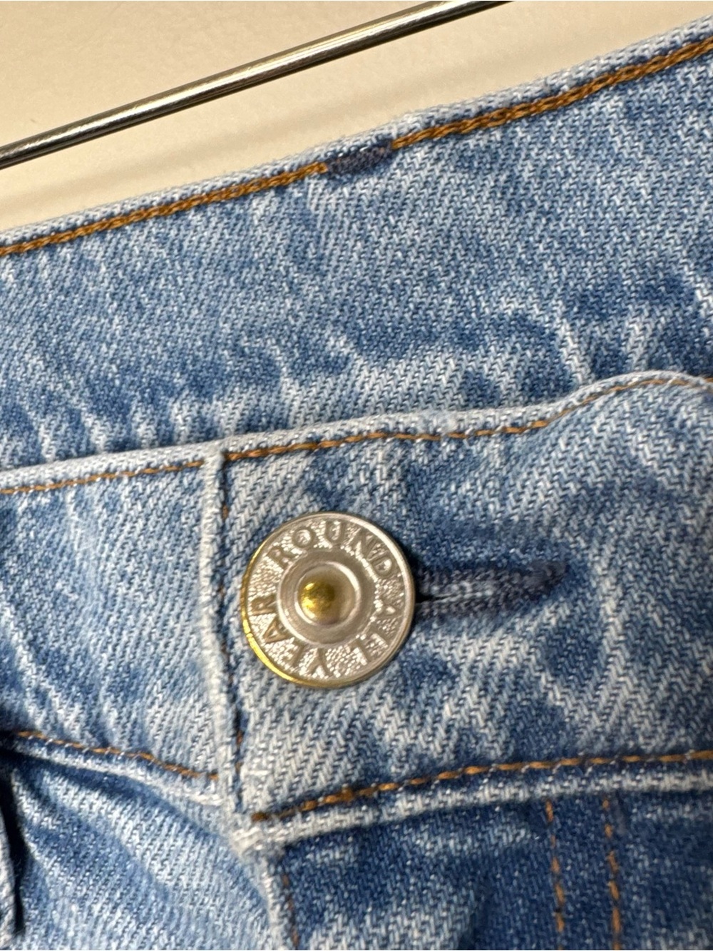 AYR Classic Straight Leg Light Wash Distressed Denim Jeans Size 27 Short - Picture 3 of 10